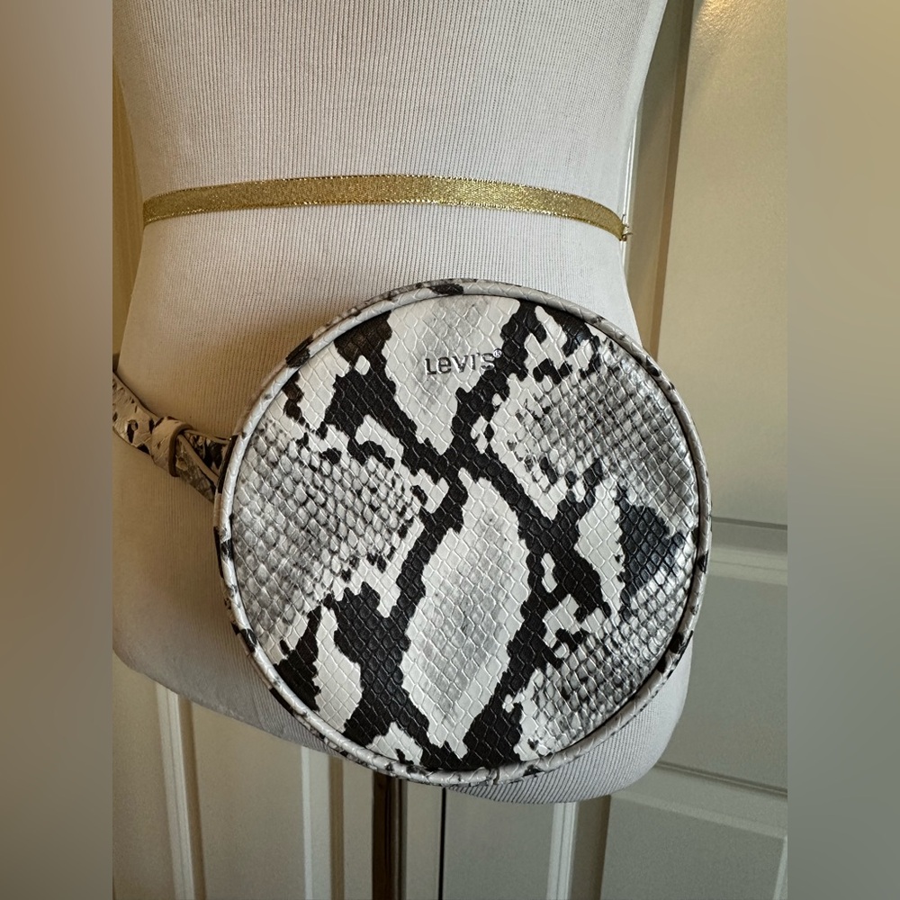 Levi’s Snakeskin Belt Bag Fanny Pack - Picture 10 of 10